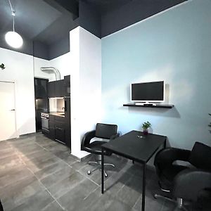 Deluxe Studio